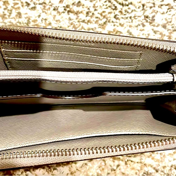 NWOT beautiful Michael Kors gray wristlet wallet with strap, 7 x 4 inches - Picture 2 of 3